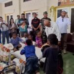 BANTUAN BERAS KORBAN EKS BOM PENINGGALAN PERANG DUNIA II