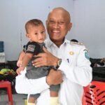 bupati di lokasi penampungan korban